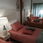 De 2 Quartos No Centro De Monte Gordo