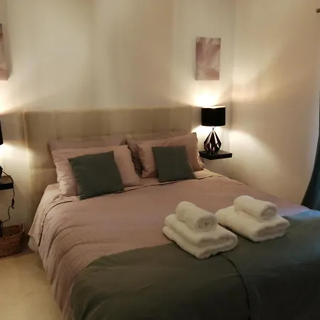 アパート De 2 Quartos No Centro De